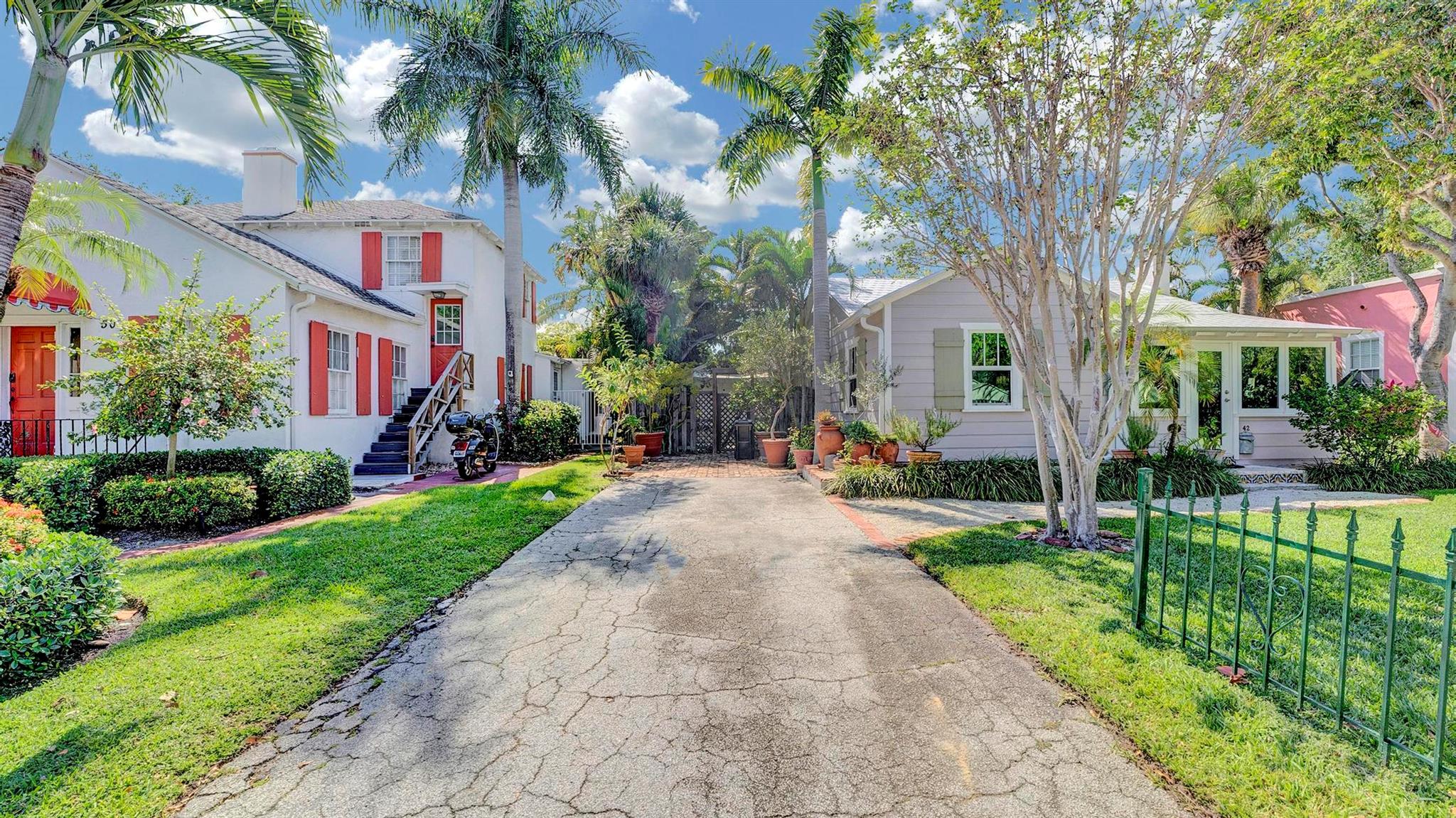 42 Palm Square