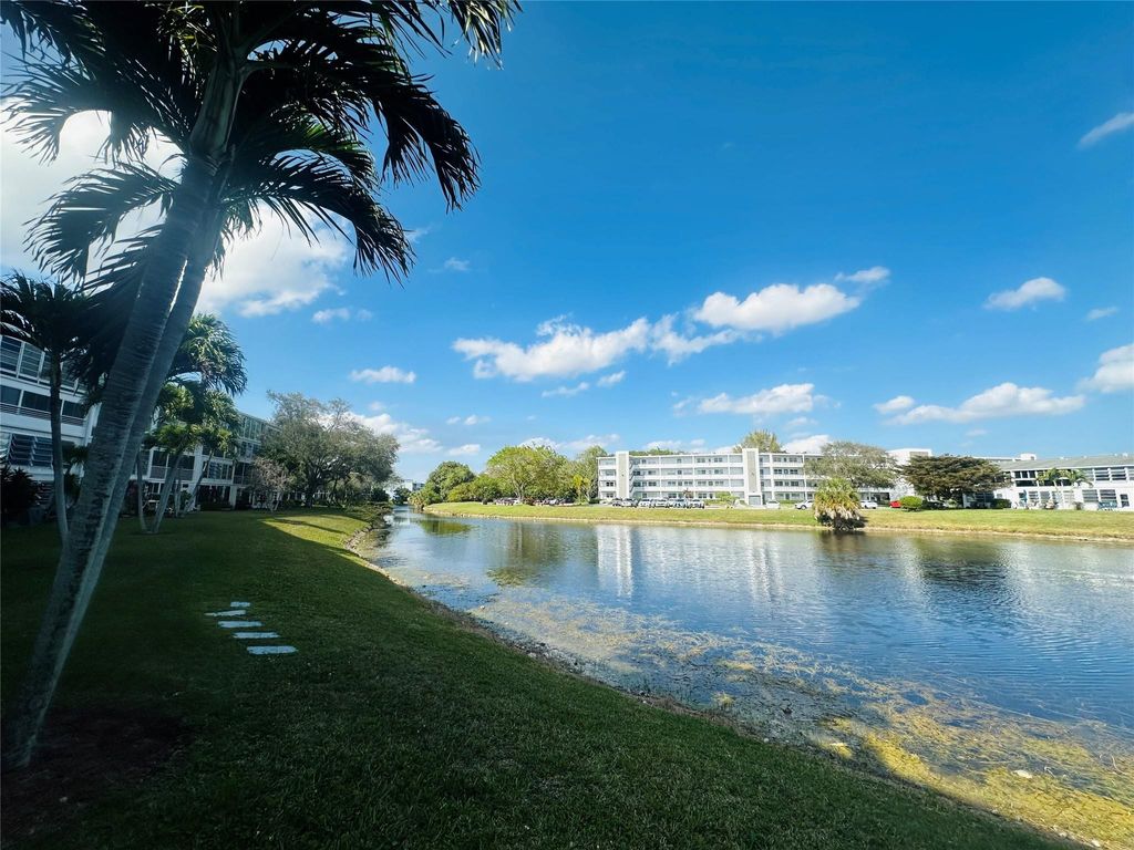 Photo of 2045 Newport #2045, Deerfield Beach, FL 33442 (MLS # F10552582)