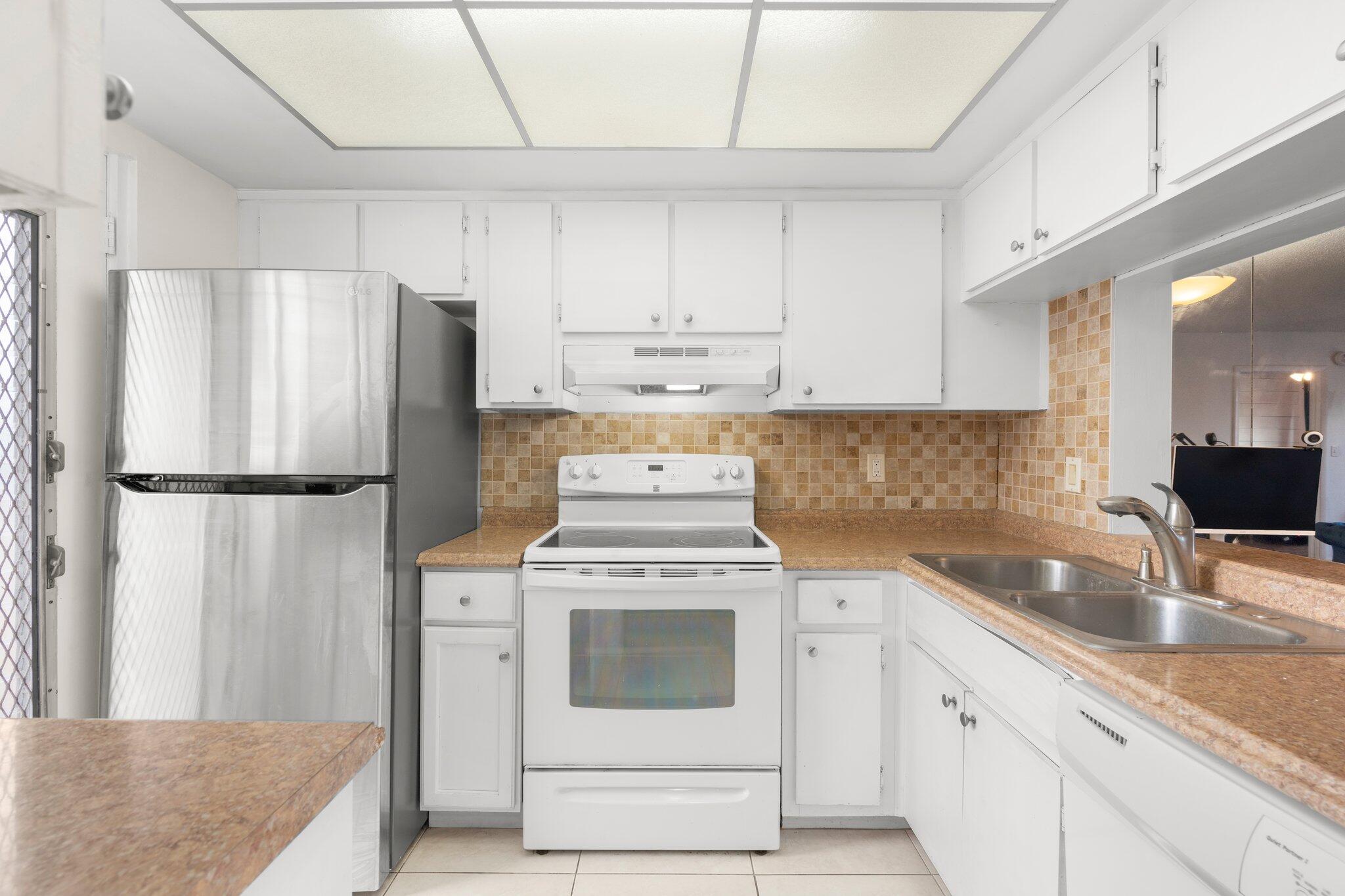 MONTECRISTI COUNTRY CLUB APTS - Residential Lease