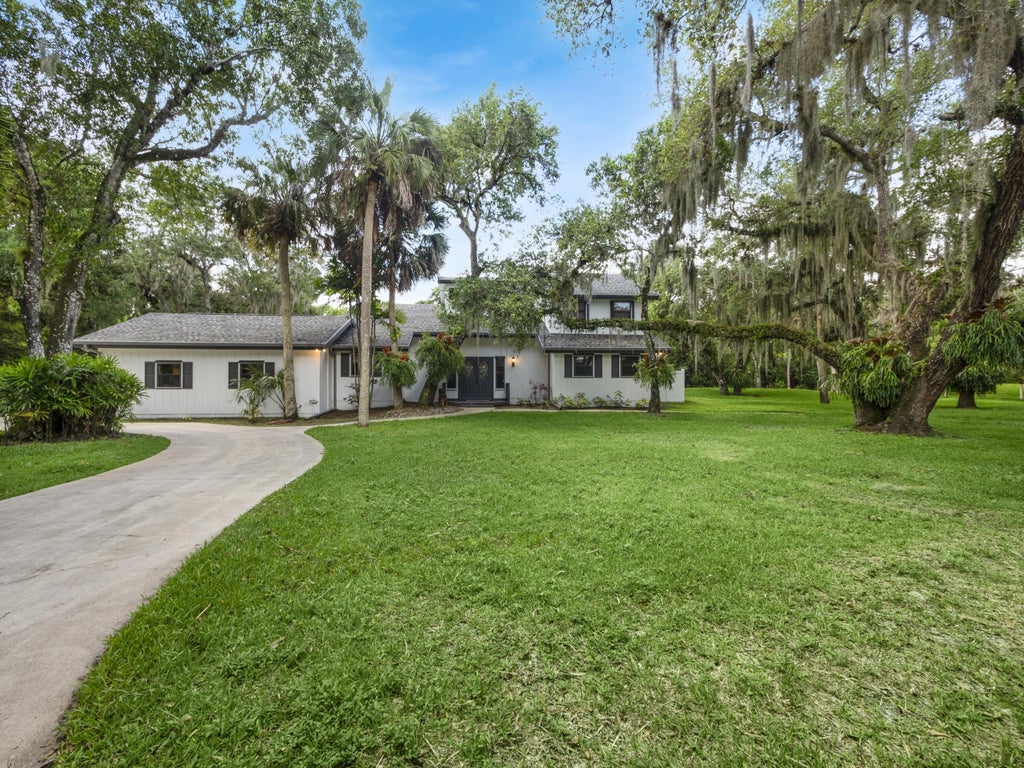 Photo of 6001 Citrus Avenue Ave, Fort Pierce, FL 34982 (MLS # R10807183)