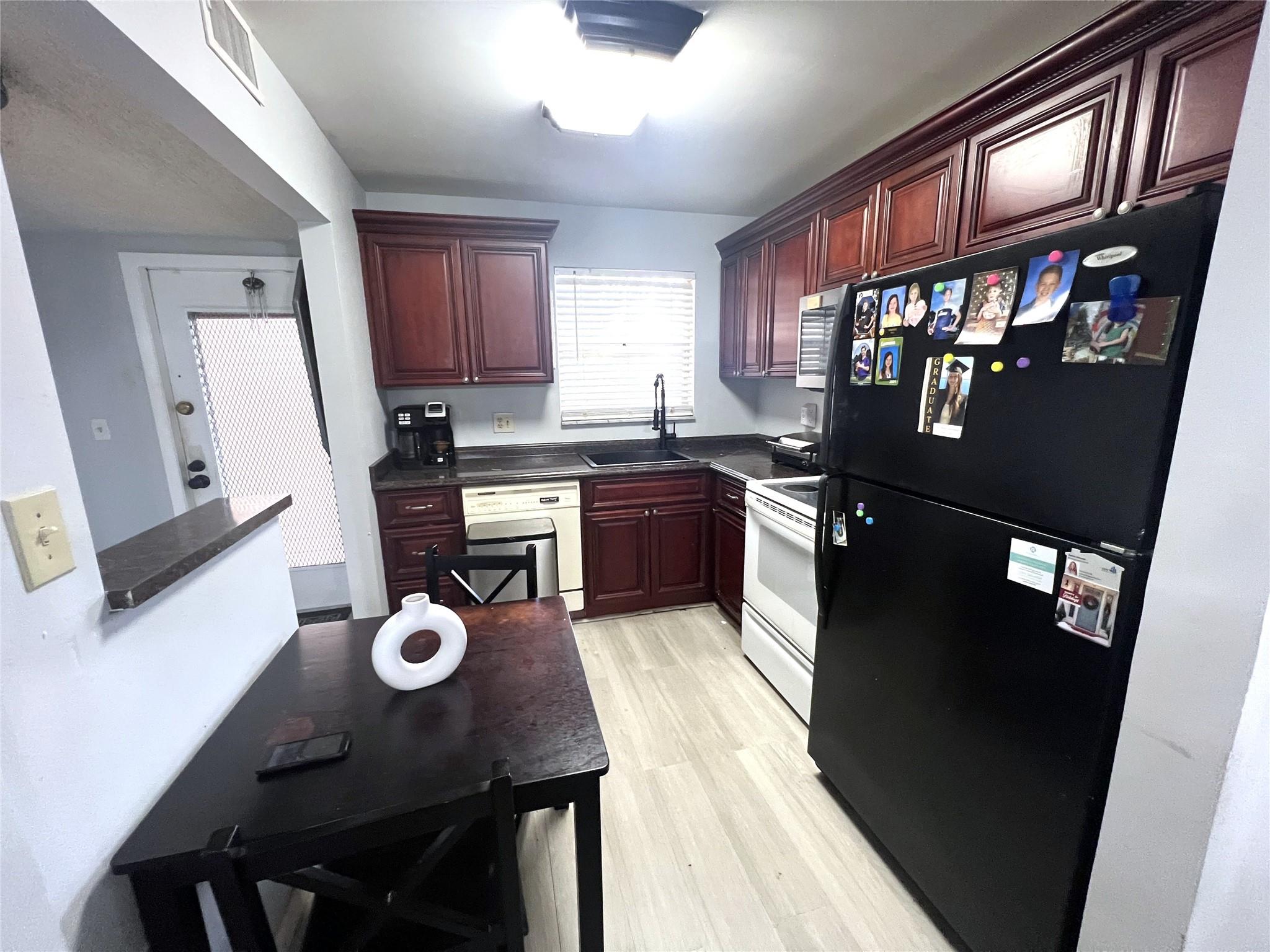 Royal Park Gardens - Residential