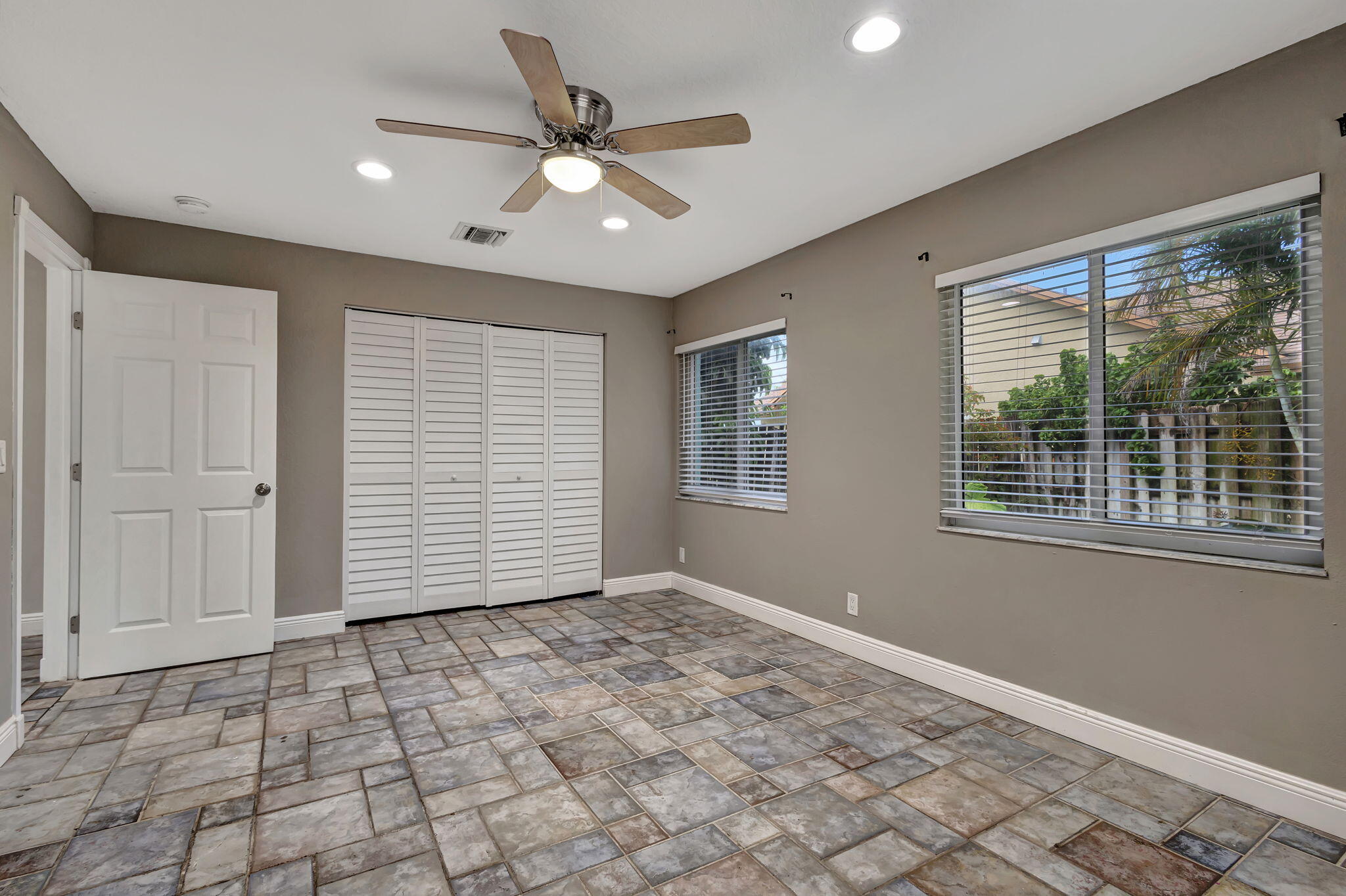 TROPIC PALMS 2 - Residential Lease