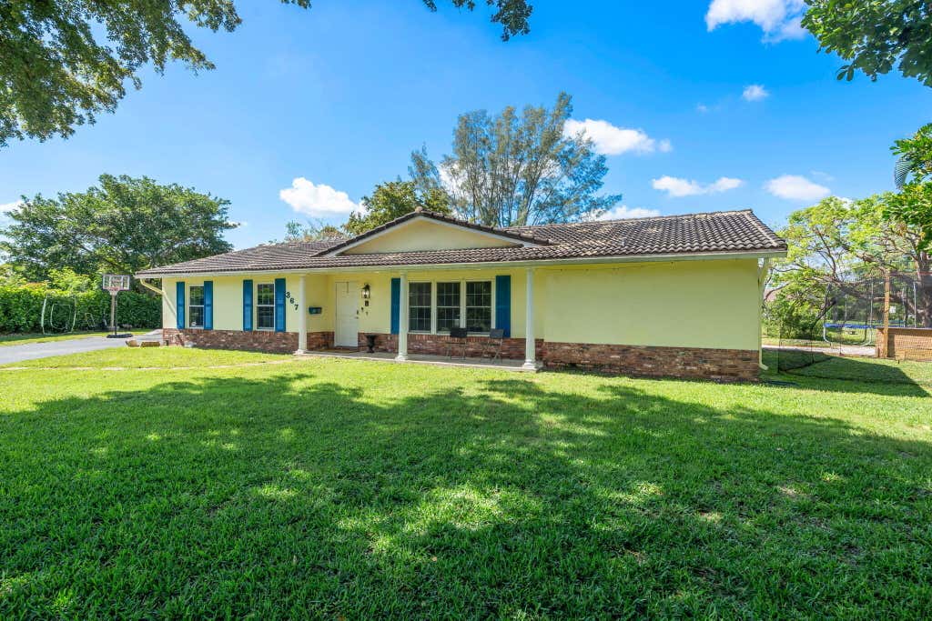 Photo of 3671 NW 98TH Terrace, Coral Springs, FL 33065 (MLS # B26055289)