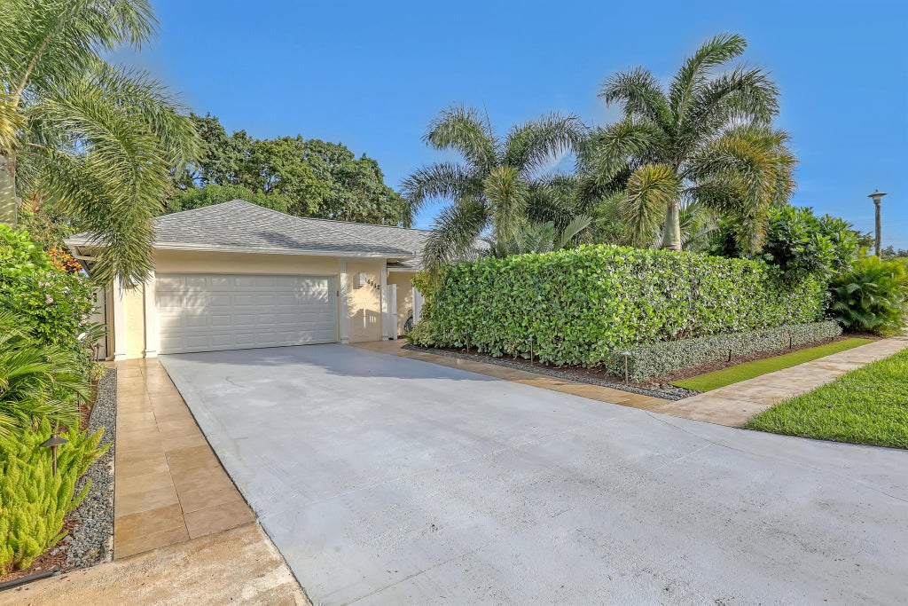 Photo of 14942 Sandpebble Lane, Delray Beach, FL 33484 (MLS # R10942020)