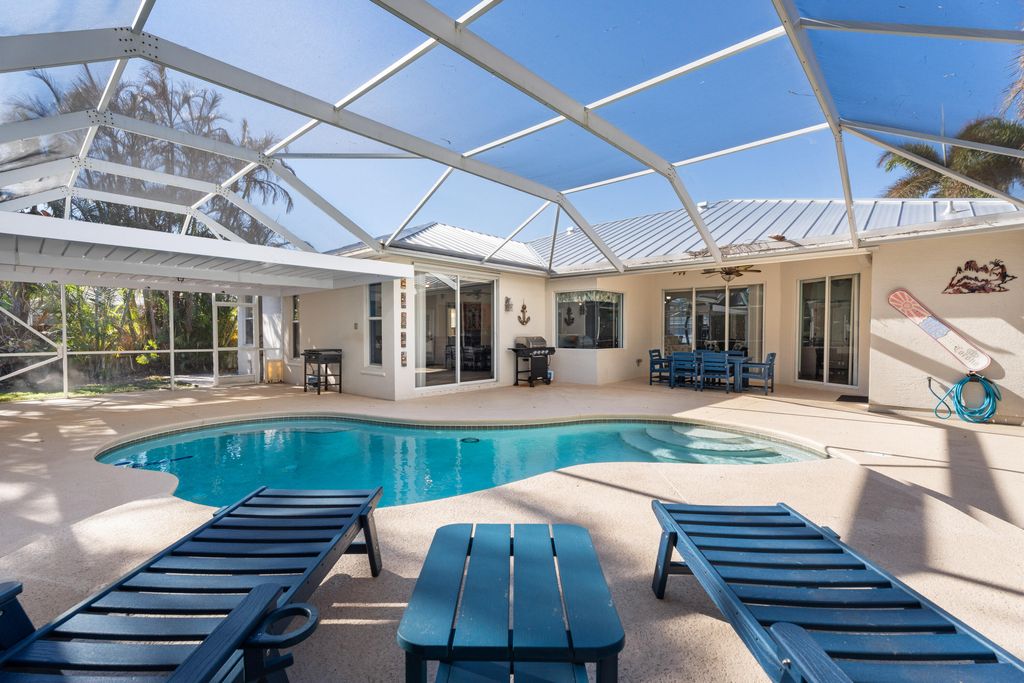 Photo of 737 SW Dalton Circle, Port Saint Lucie, FL 34953 (MLS # R11167084)