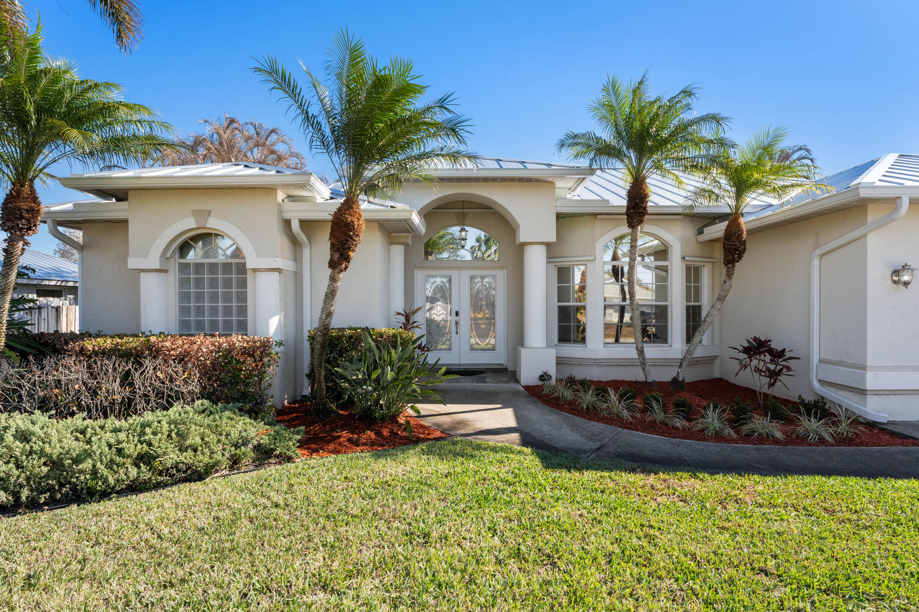 737 SW Dalton Circle