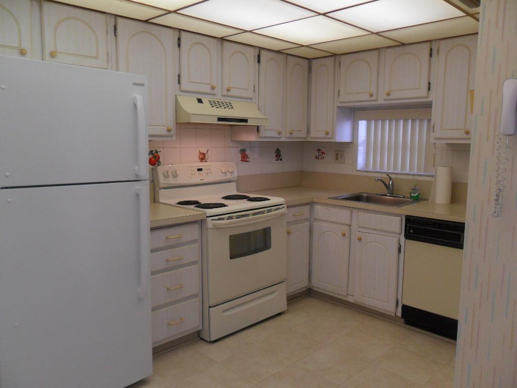 HOLLYBROOK GOLF AND - Residential