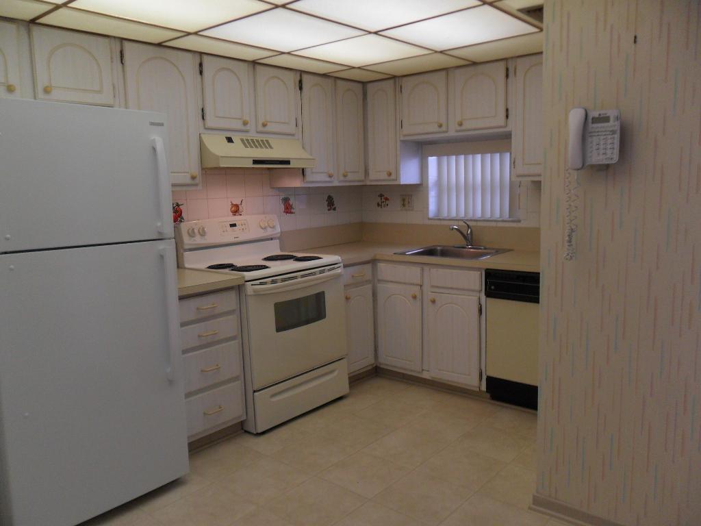 HOLLYBROOK GOLF AND - Residential