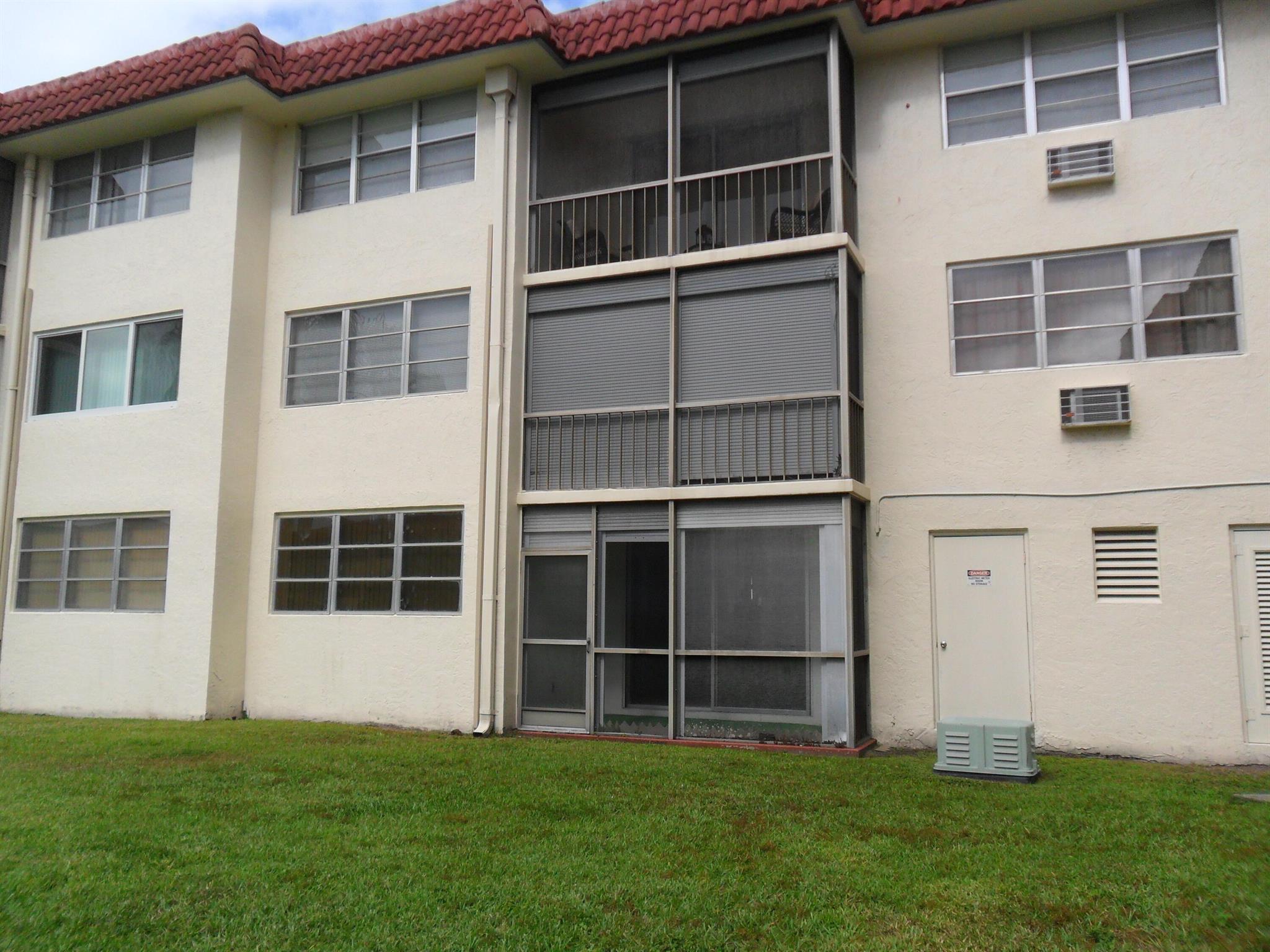 HOLLYBROOK GOLF AND - Residential