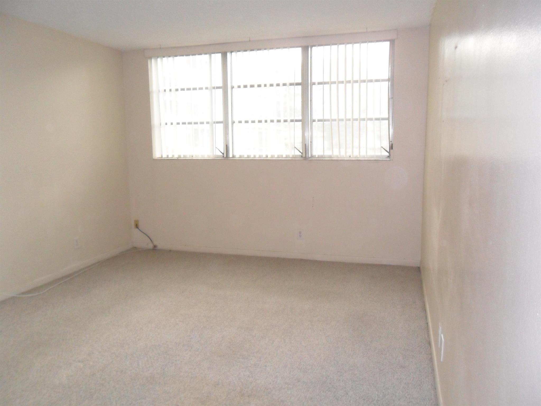 HOLLYBROOK GOLF AND - Residential