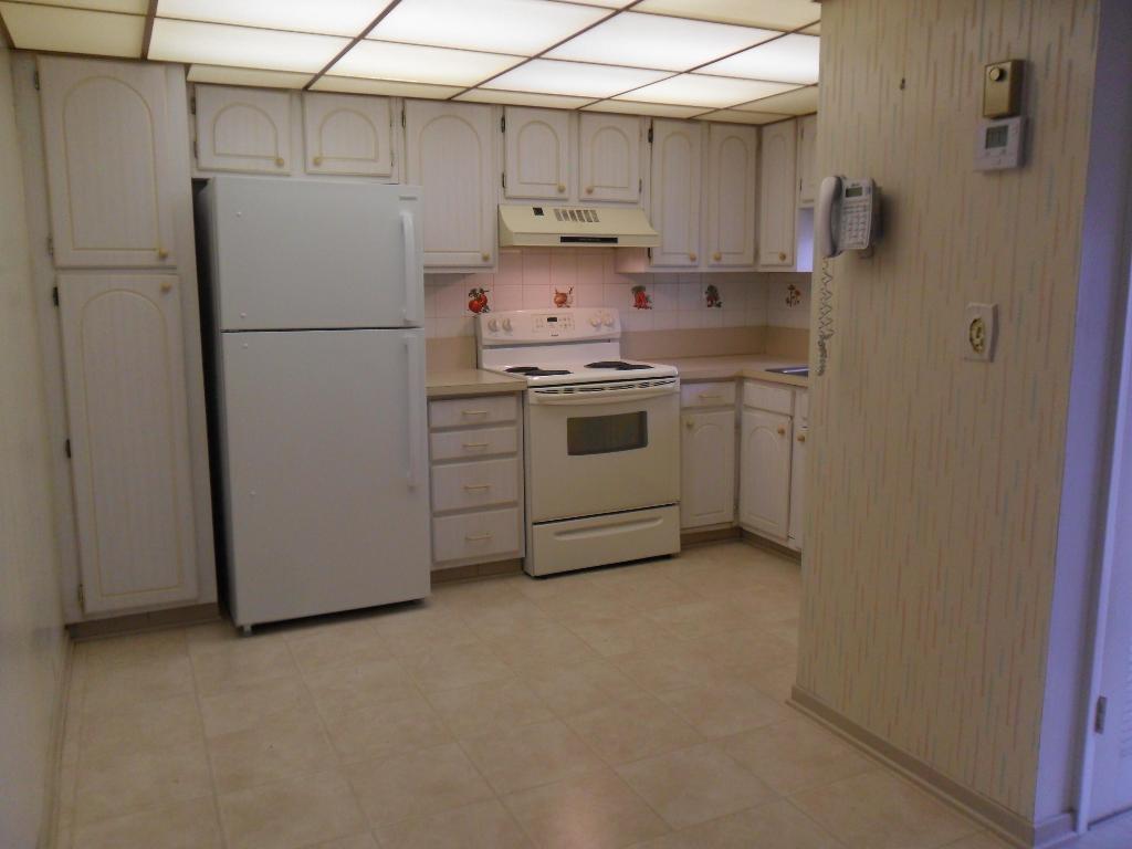 HOLLYBROOK GOLF AND - Residential