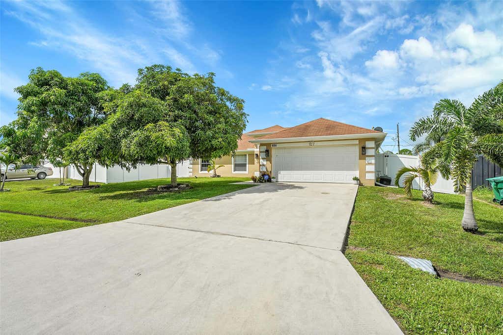 Photo of 886 SE Proctor Lane, Port Saint Lucie, FL 34983 (MLS # F10528350)