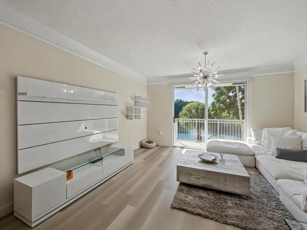 TIERRA VERDE - Residential