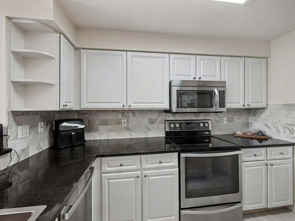 TIERRA VERDE - Residential