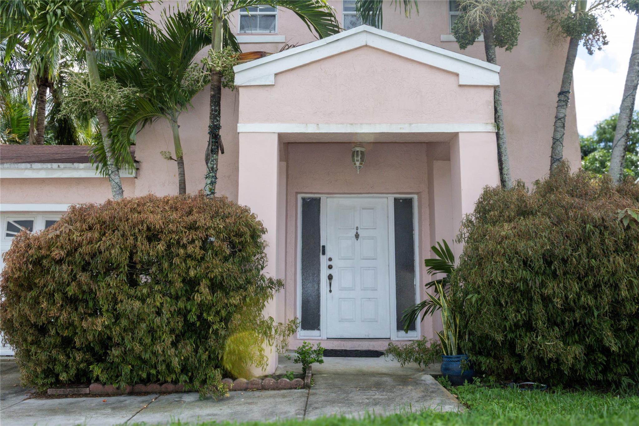 BANYAN ESTATES - Residential