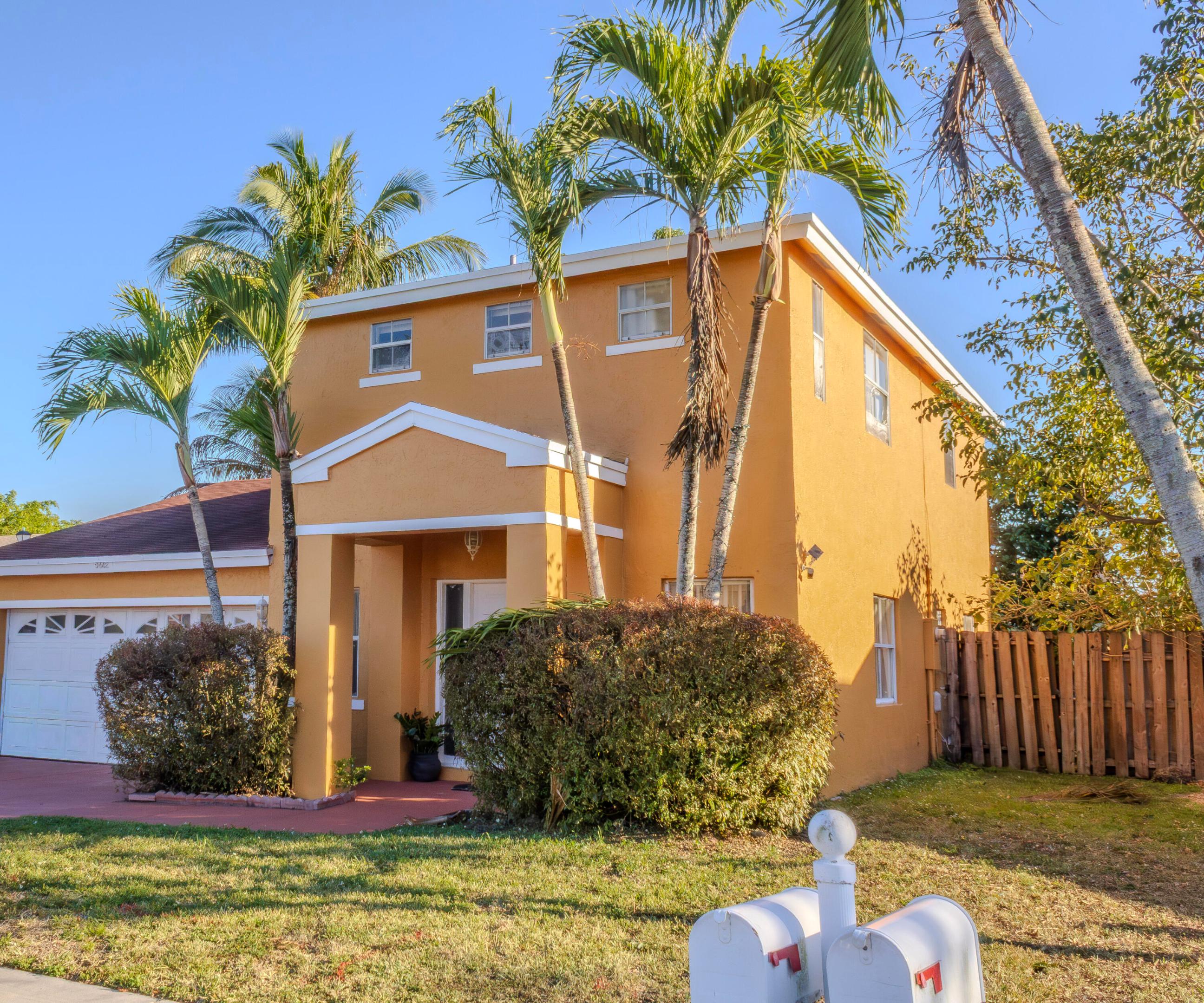 BANYAN ESTATES - Residential