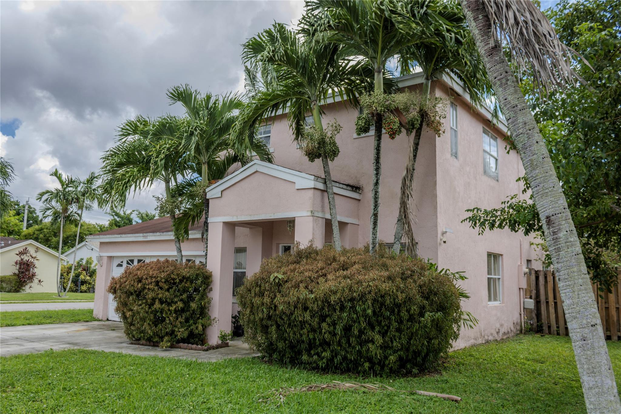 BANYAN ESTATES - Residential