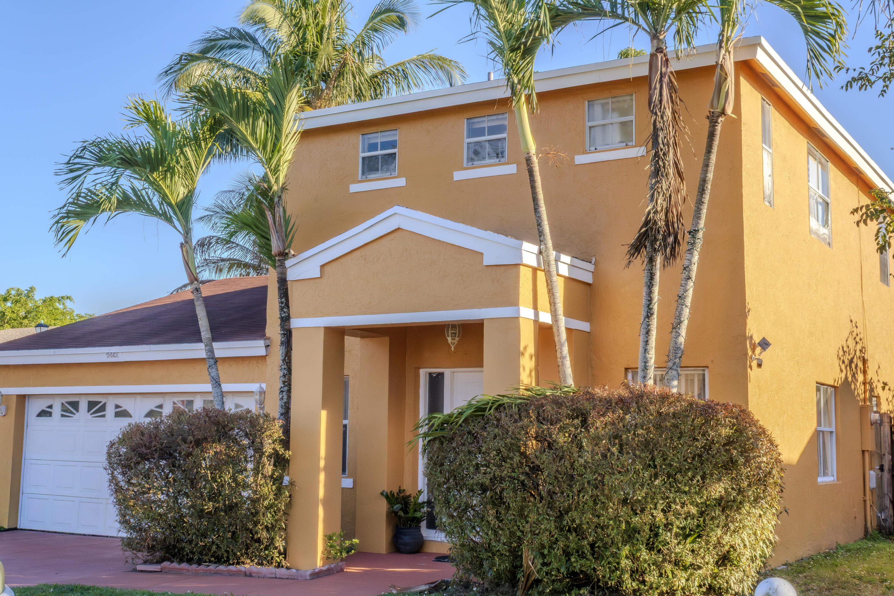 BANYAN ESTATES - Residential