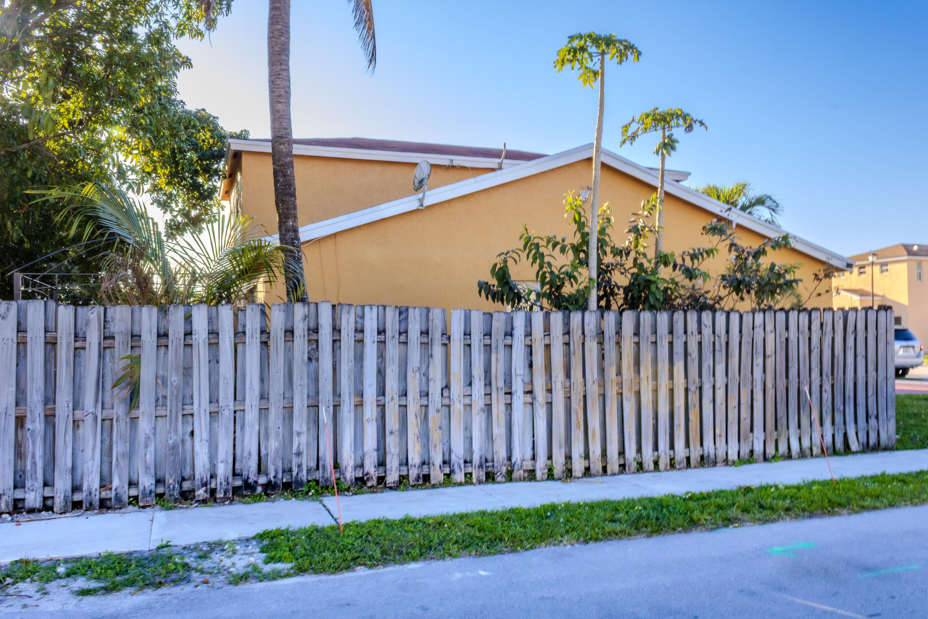 BANYAN ESTATES - Residential