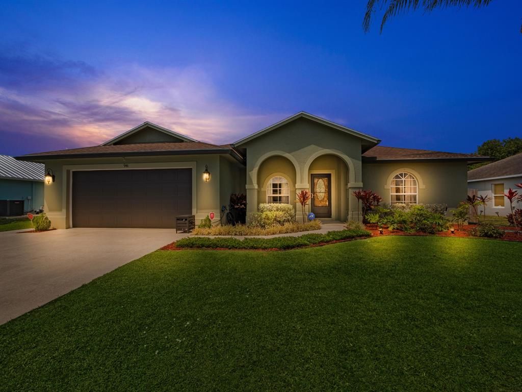 Photo of 941 SW Fable Avenue, Port Saint Lucie, FL 34953 (MLS # R10882110)