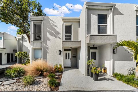 653 Cypress Ln 21B Fort Lauderdale FL 33305