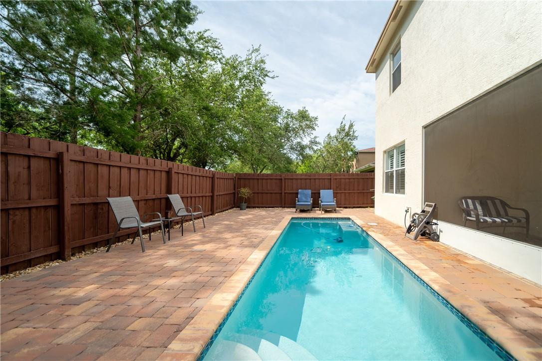 Palm Breezes Club - Residential