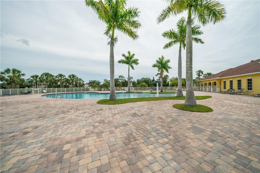 Palm Breezes Club - Residential