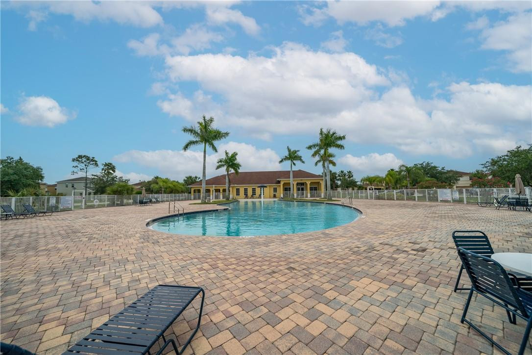 Palm Breezes Club - Residential