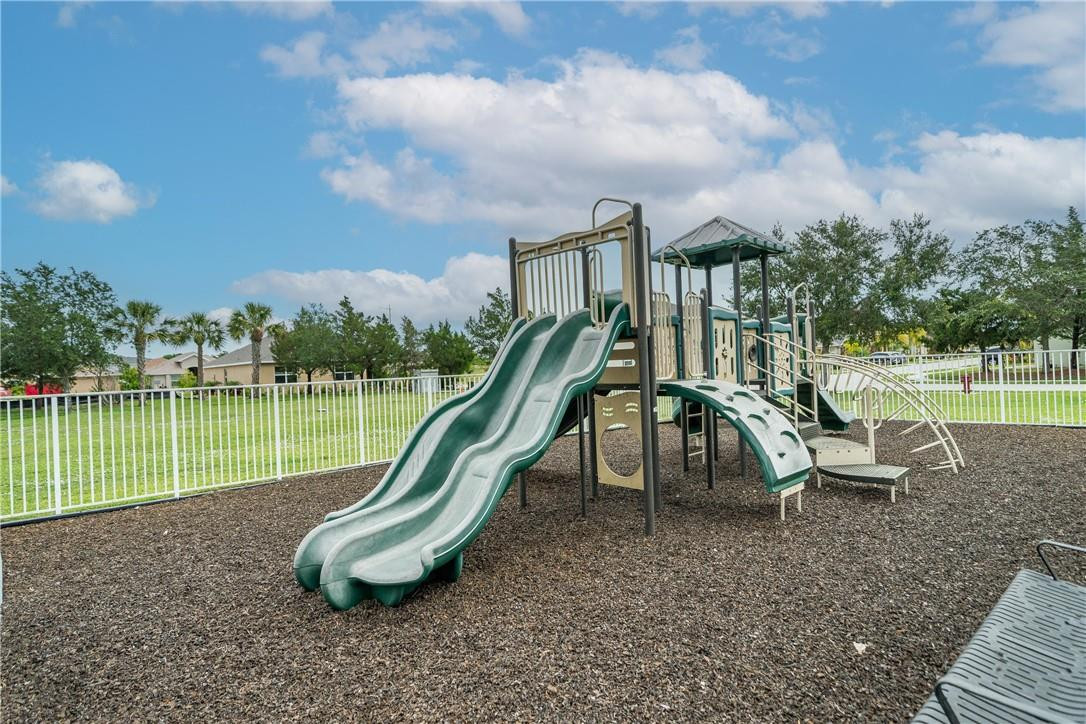 Palm Breezes Club - Residential