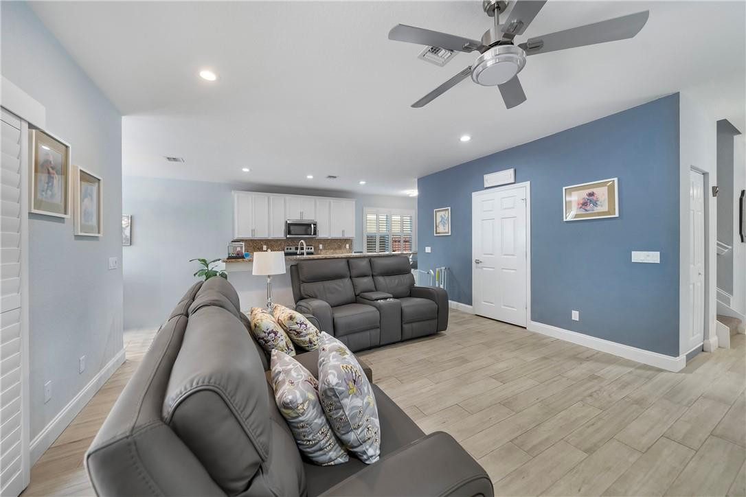 Palm Breezes Club - Residential