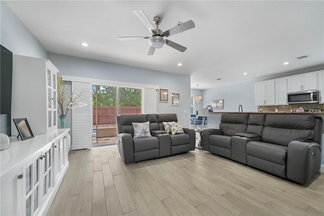 Palm Breezes Club - Residential