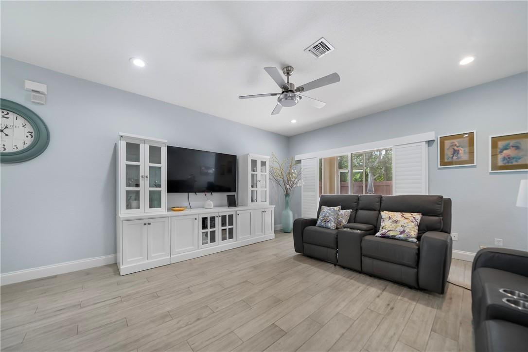 Palm Breezes Club - Residential