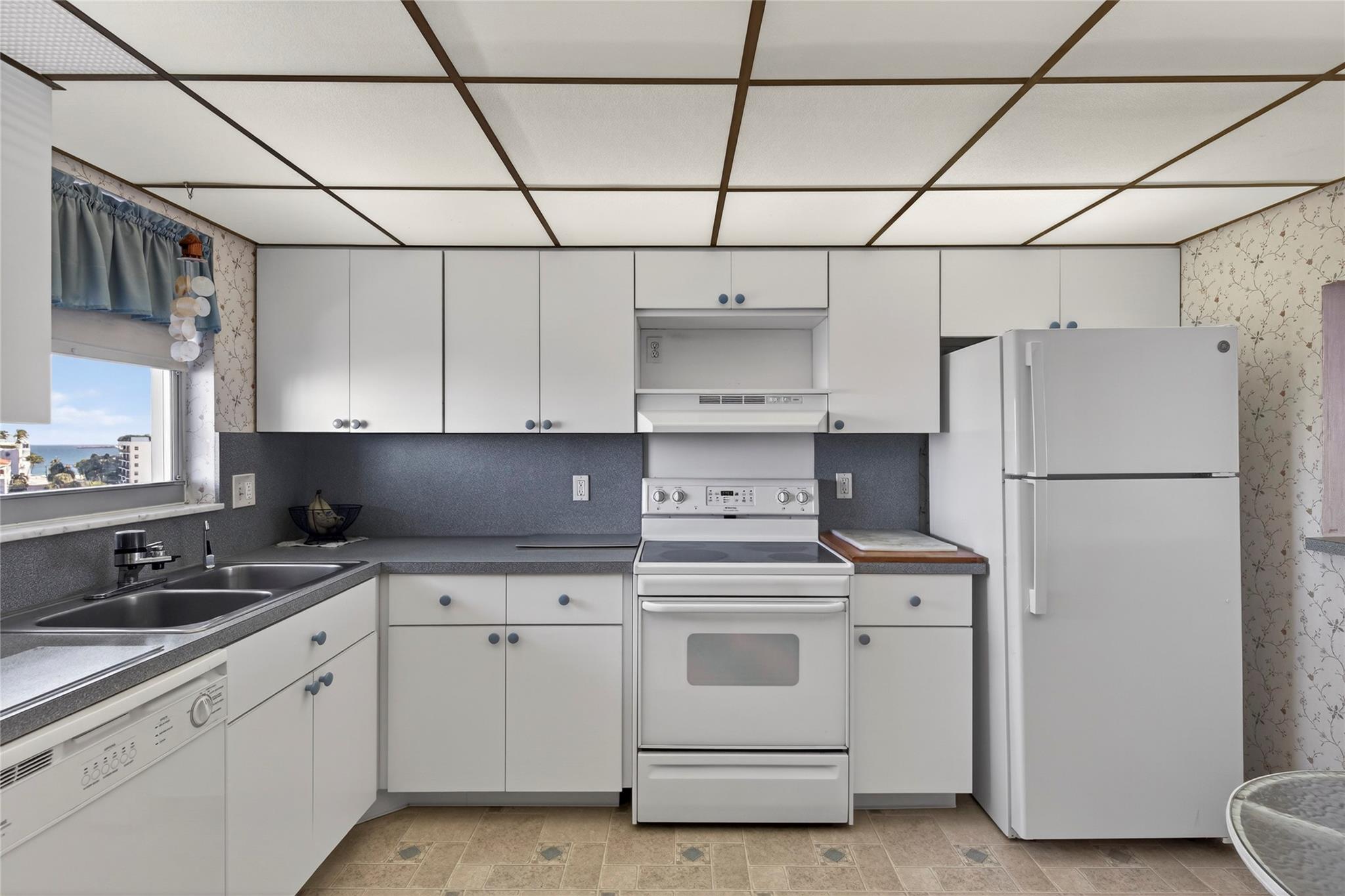 Bayshore Towers - Residential