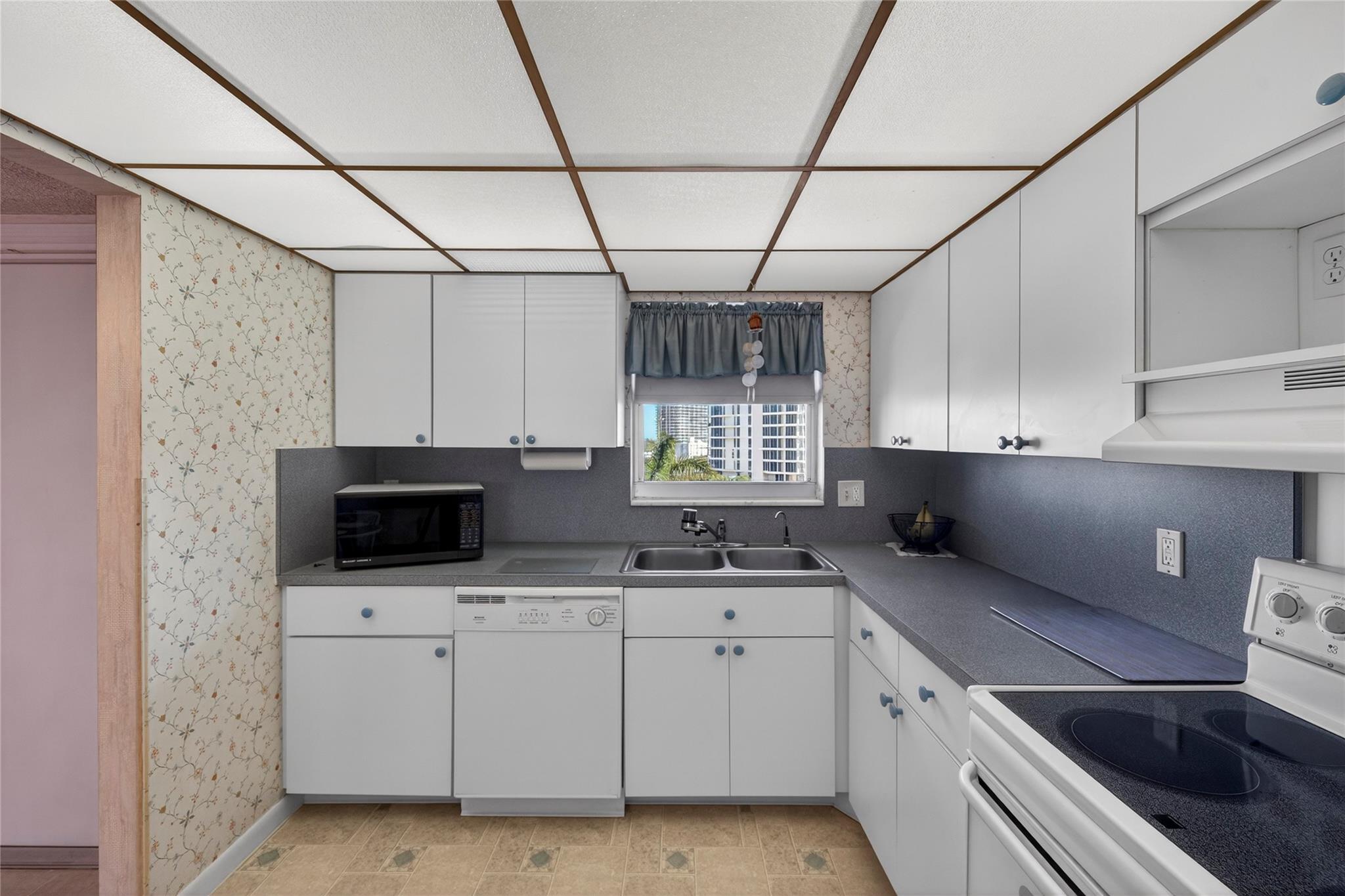 Bayshore Towers - Residential