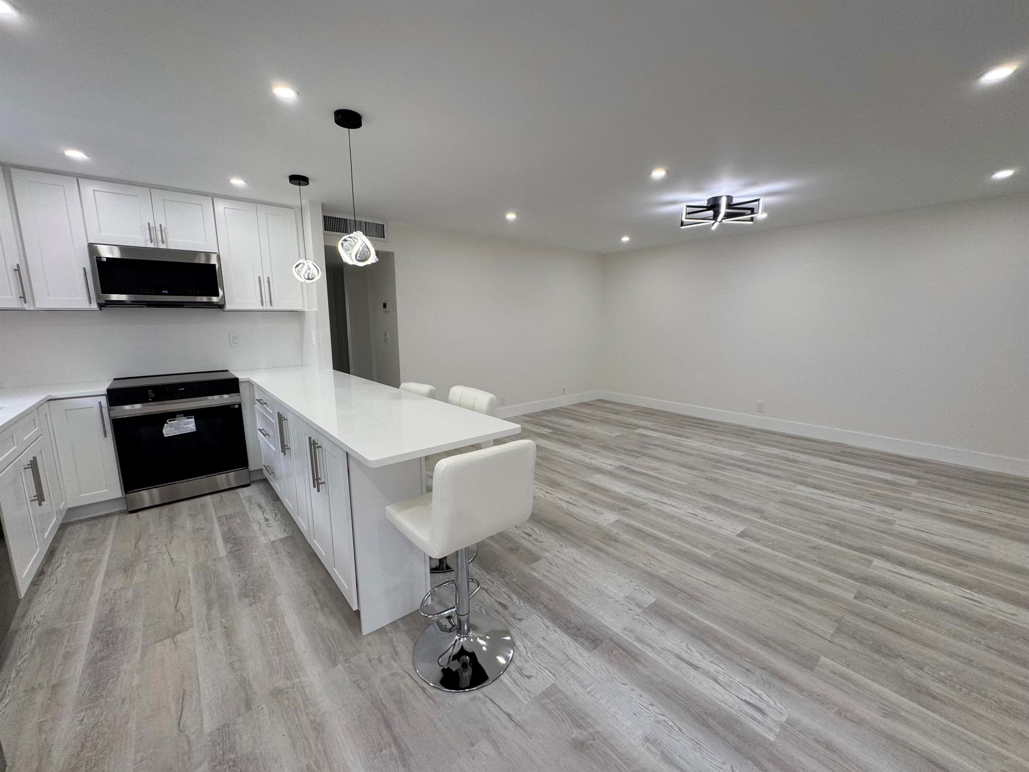 KINGS POINT BRITTANY COND - Residential