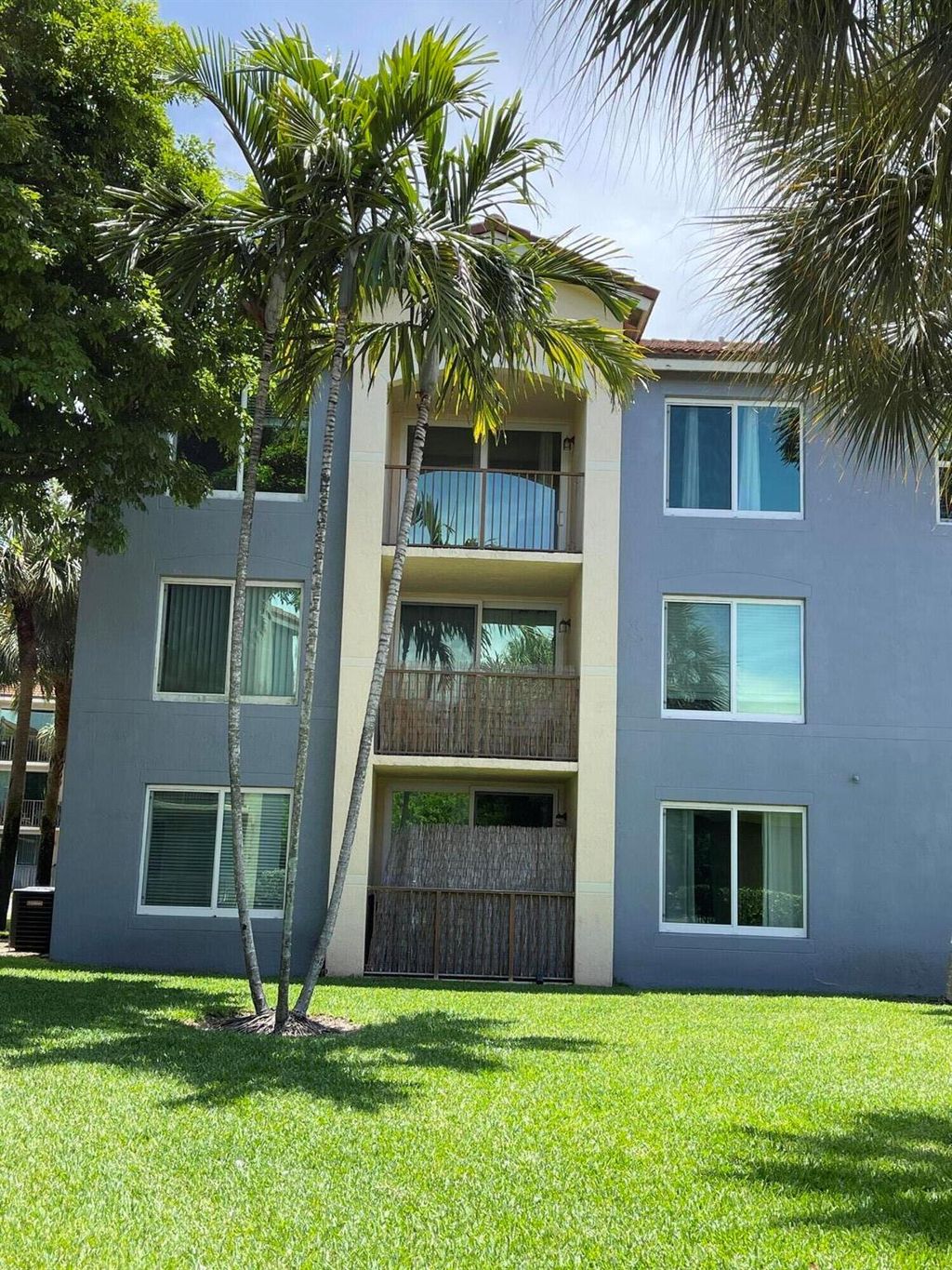 Photo of 1101 Villa Circle #1101, Boynton Beach, FL 33435 (MLS # R10892153)