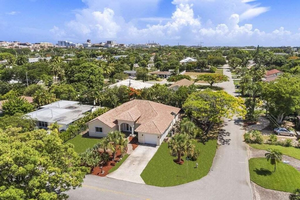 Photo of 298 NW 11th Street, Boca Raton, FL 33432 (MLS # R11151626)