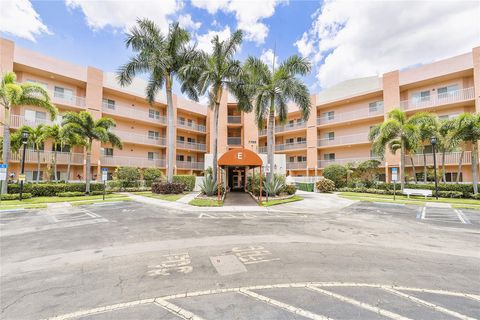 Condominium in Fort Lauderdale FL 7765 Yardley Dr Dr.jpg