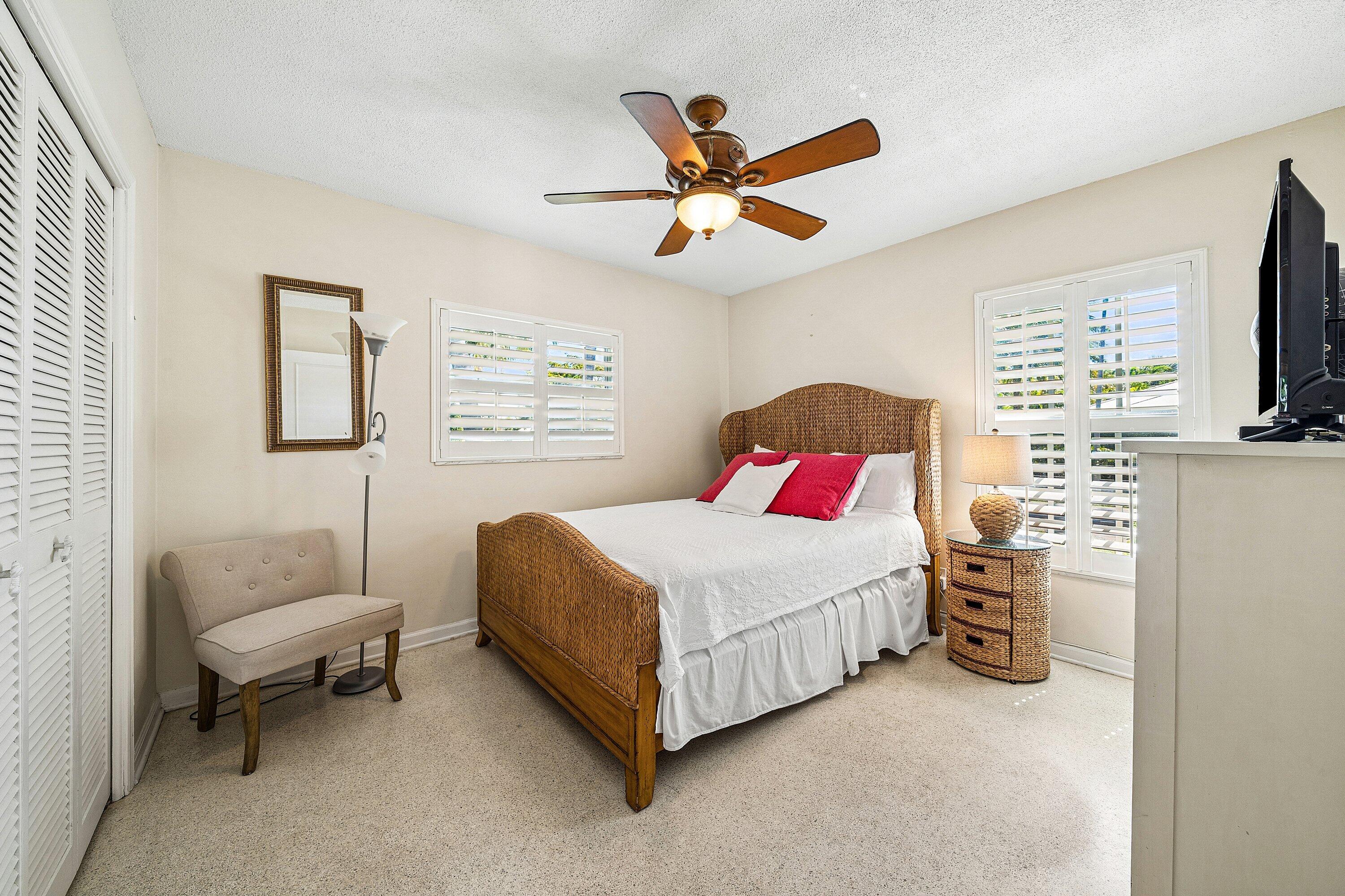 TROPICAL SHORES - Residential Lease