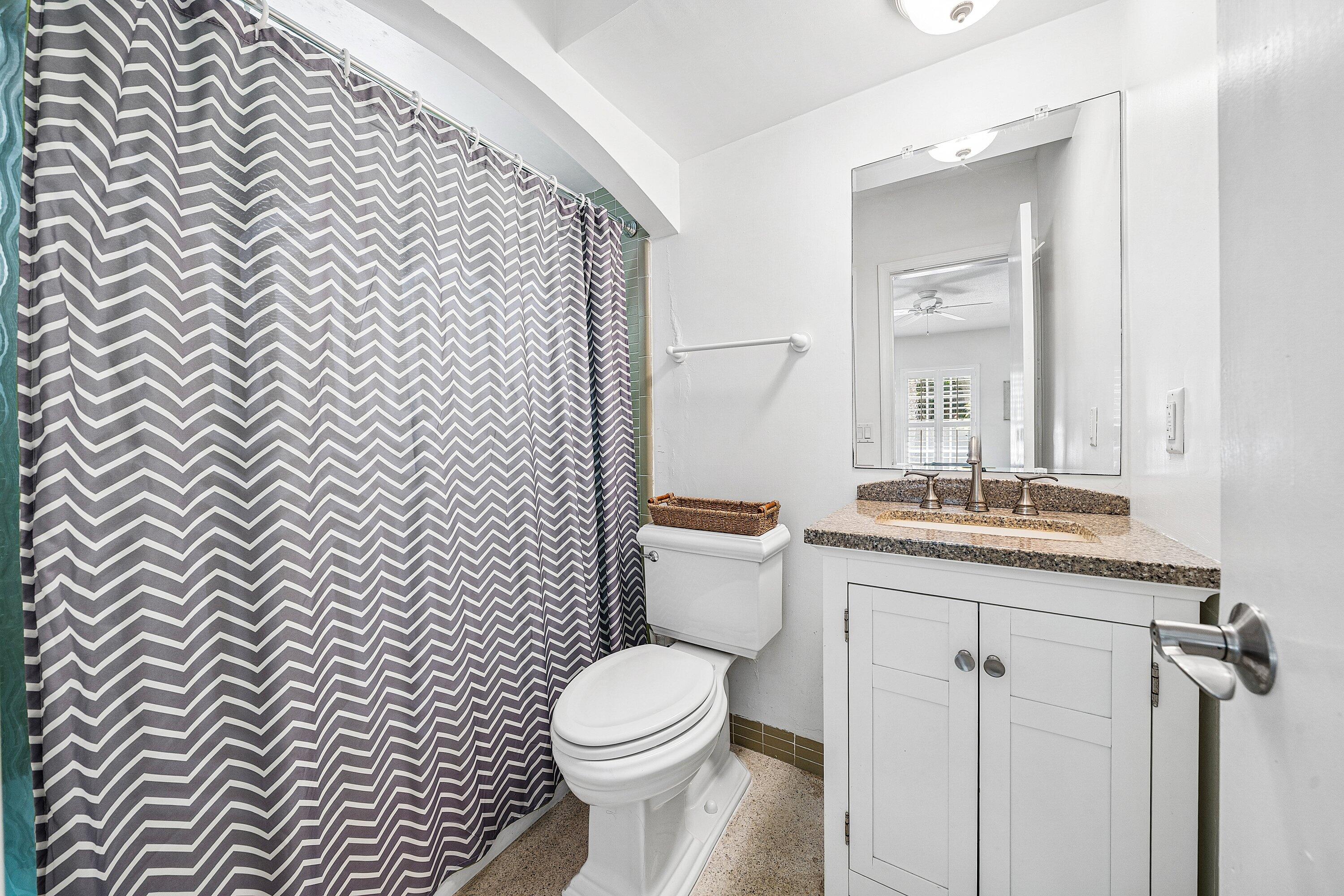 TROPICAL SHORES - Residential Lease