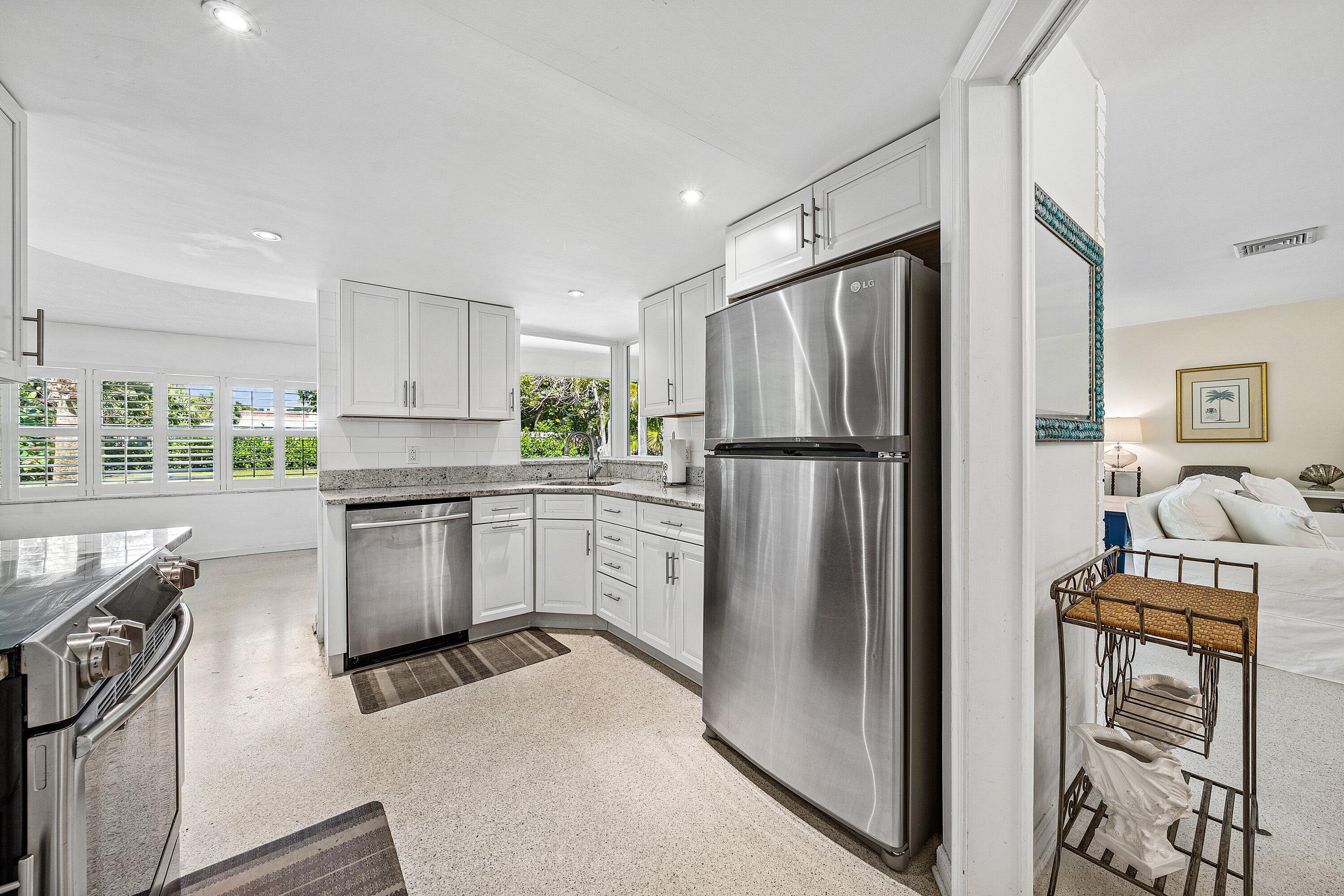 TROPICAL SHORES - Residential Lease