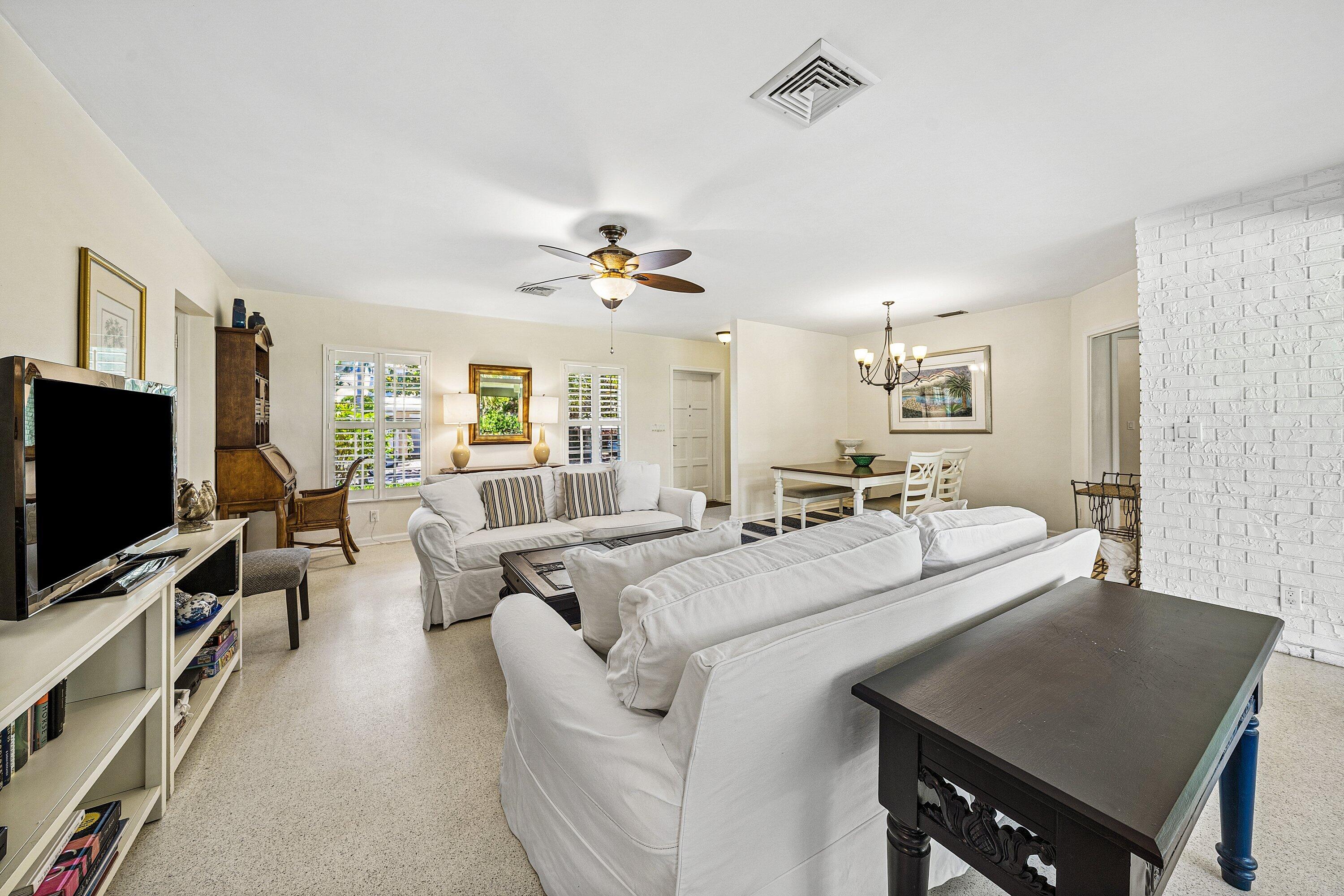 TROPICAL SHORES - Residential Lease