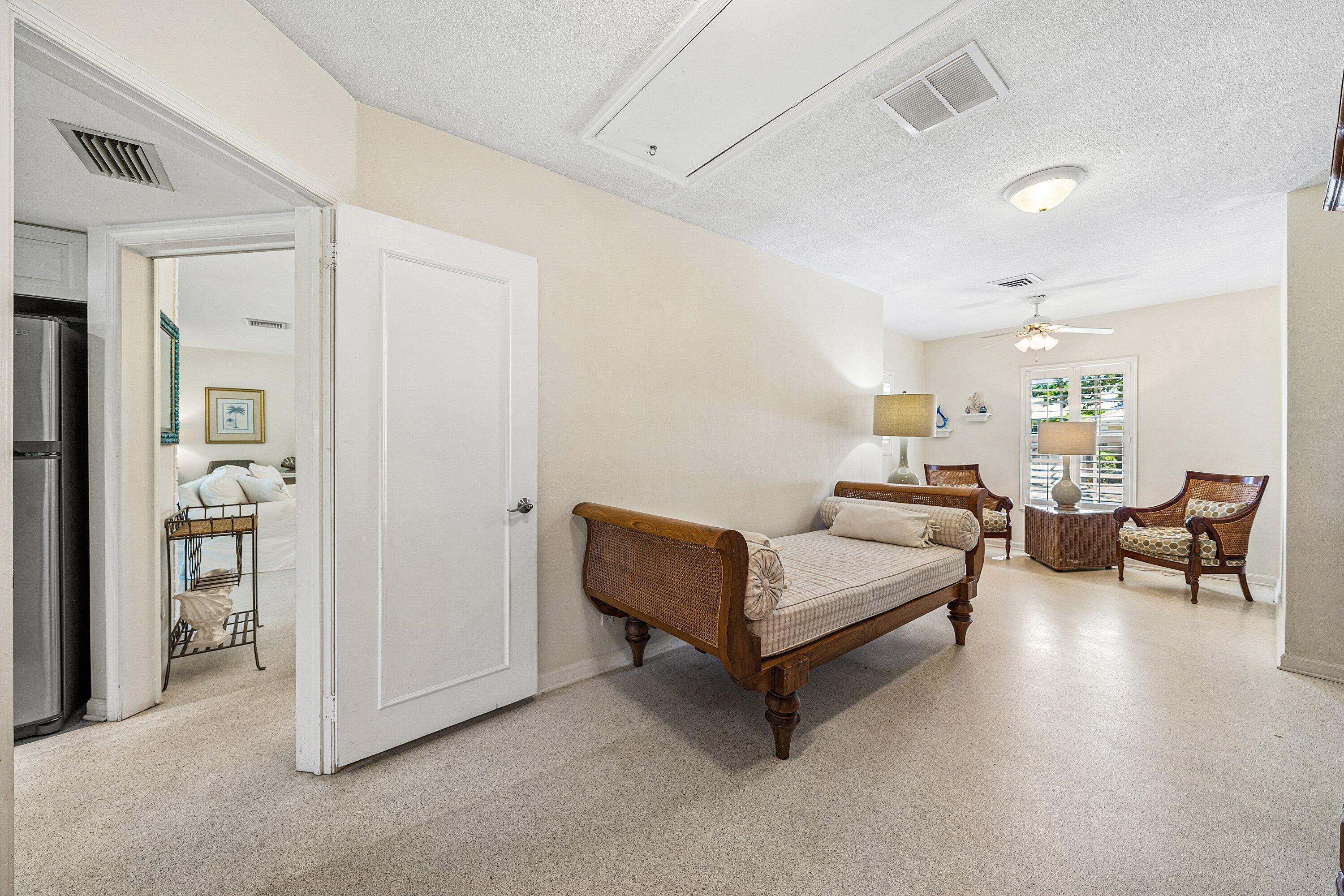 TROPICAL SHORES - Residential Lease