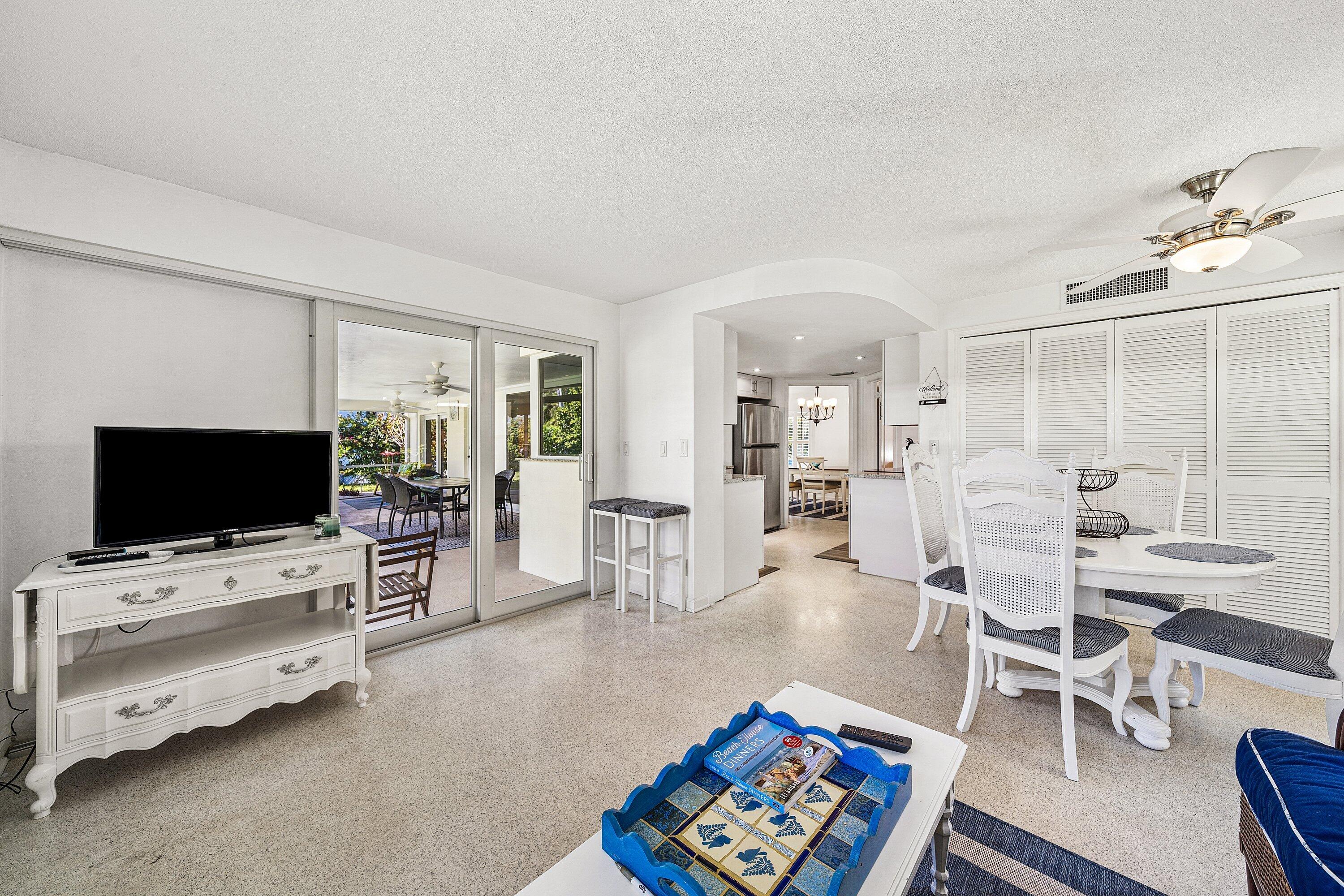 TROPICAL SHORES - Residential Lease