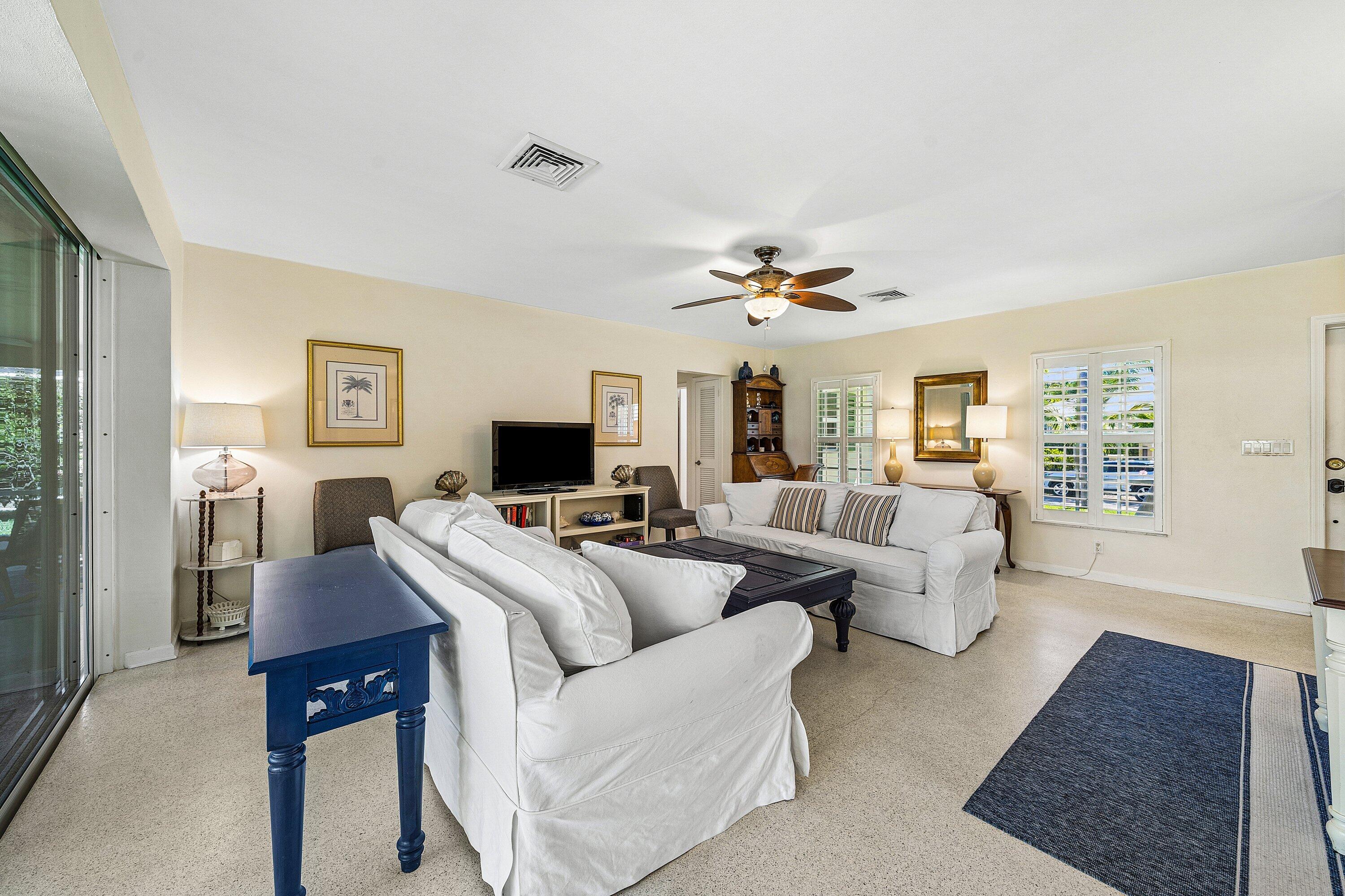 TROPICAL SHORES - Residential Lease