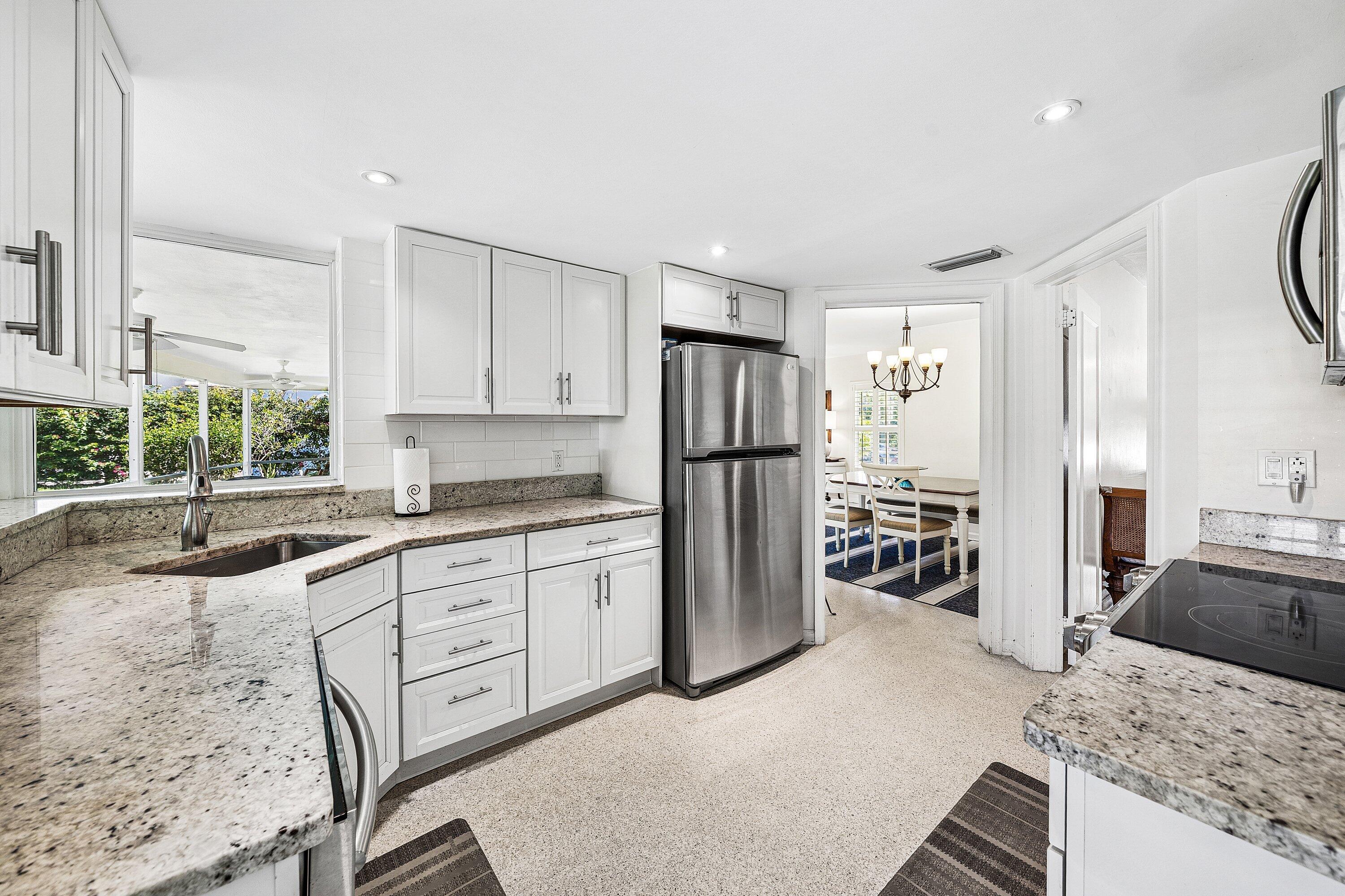 TROPICAL SHORES - Residential Lease