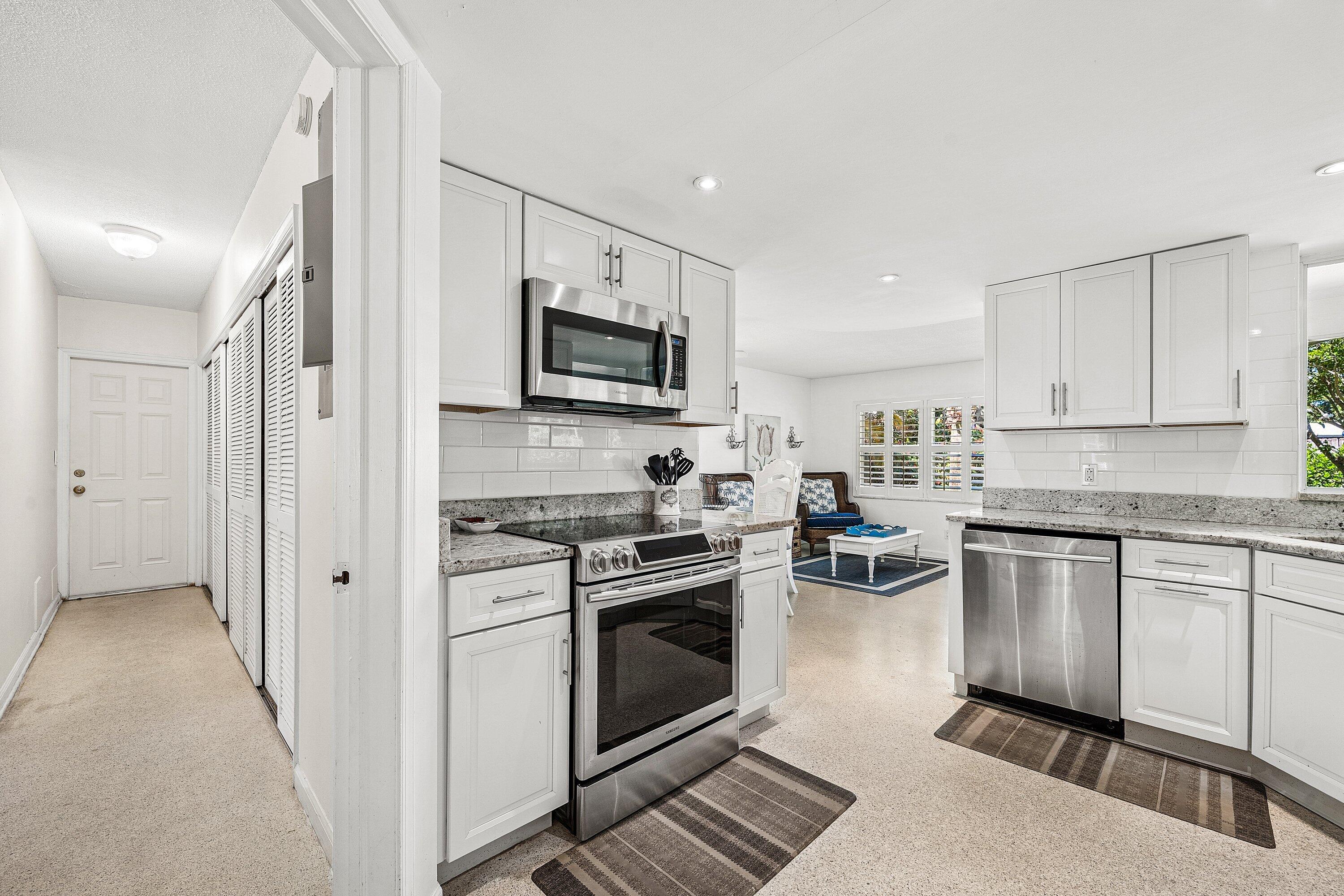 TROPICAL SHORES - Residential Lease