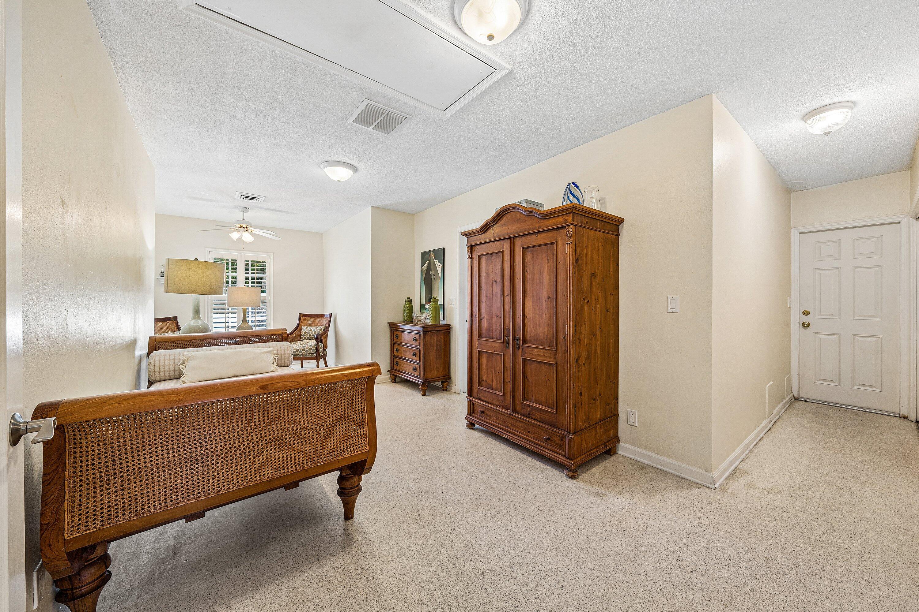 TROPICAL SHORES - Residential Lease