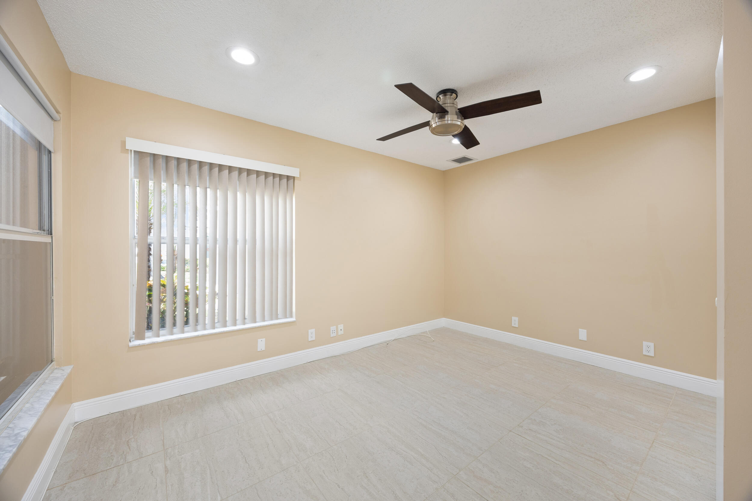 COQUINA LAKES - Residential