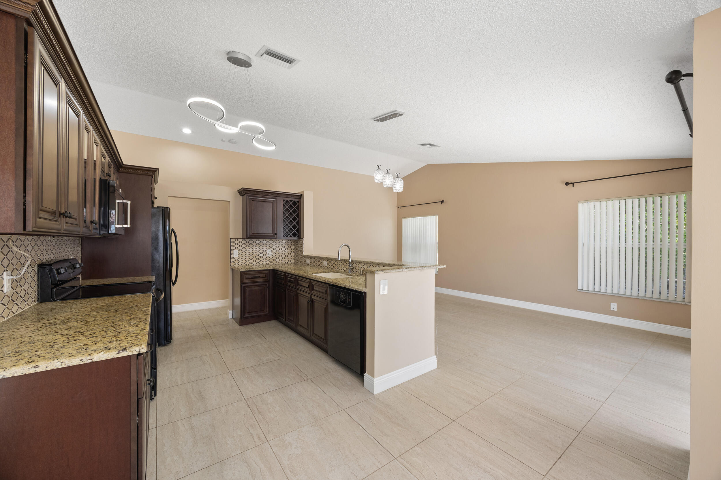COQUINA LAKES - Residential